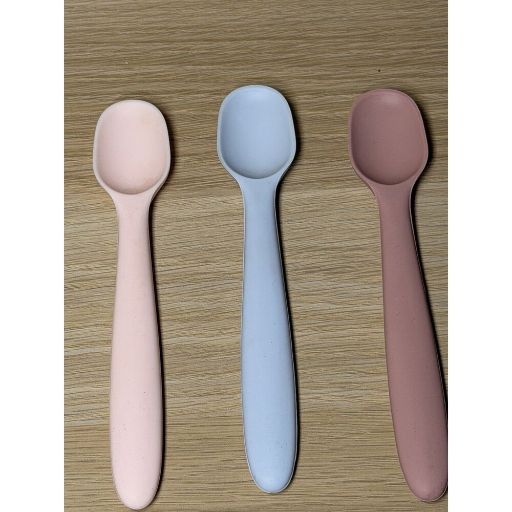 Food Grade Silicone 4 Baby Spoons, 1 Plastic Spoon